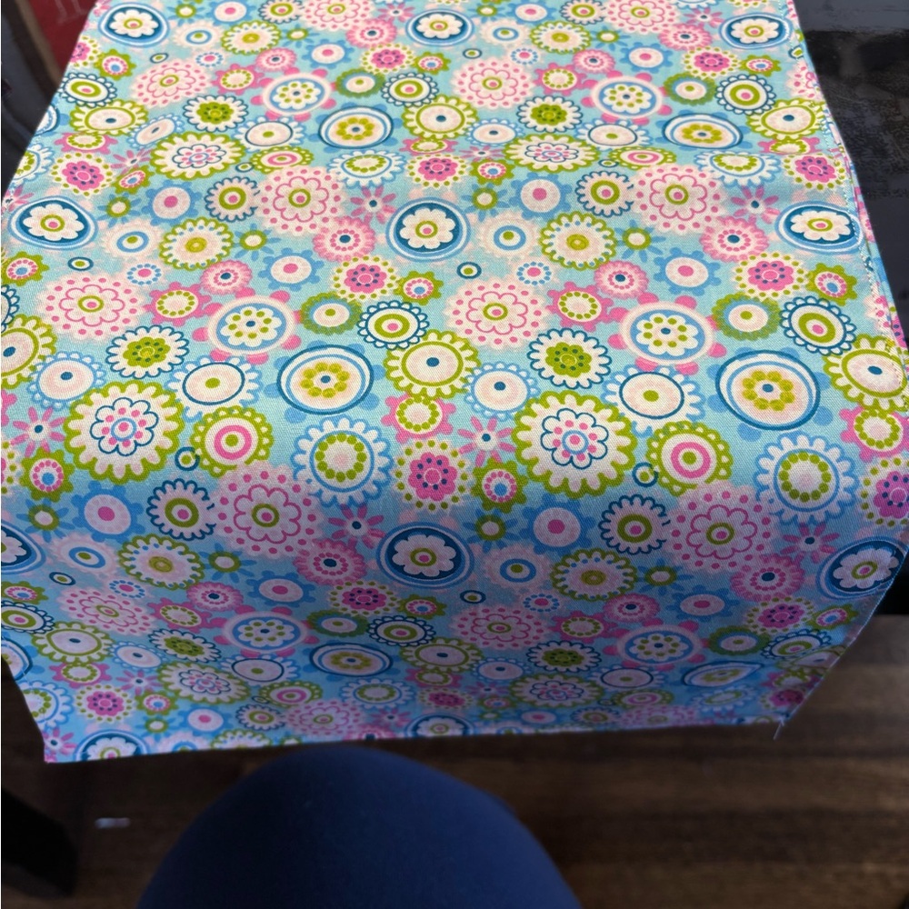 SPRING FLORAL TABLE RUNNER